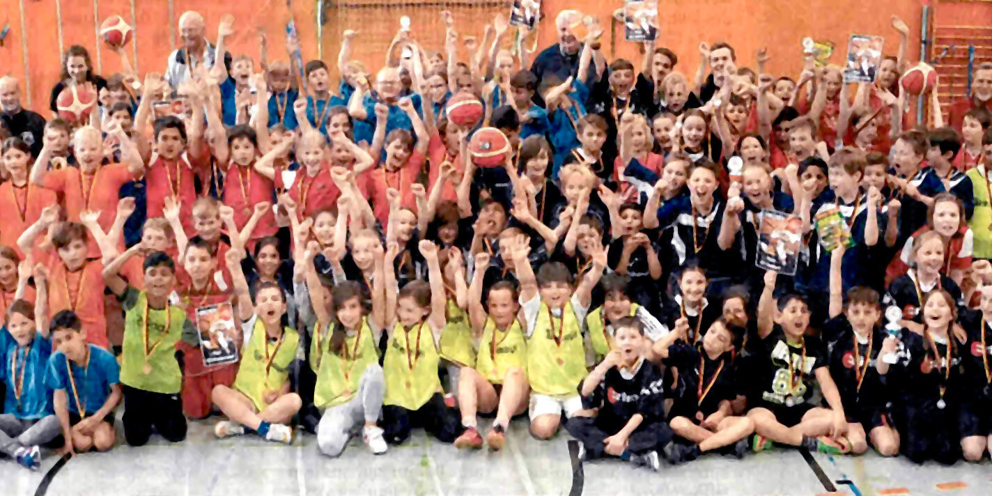 Basketball Gruppenfoto zum Grundschulturnier 2017